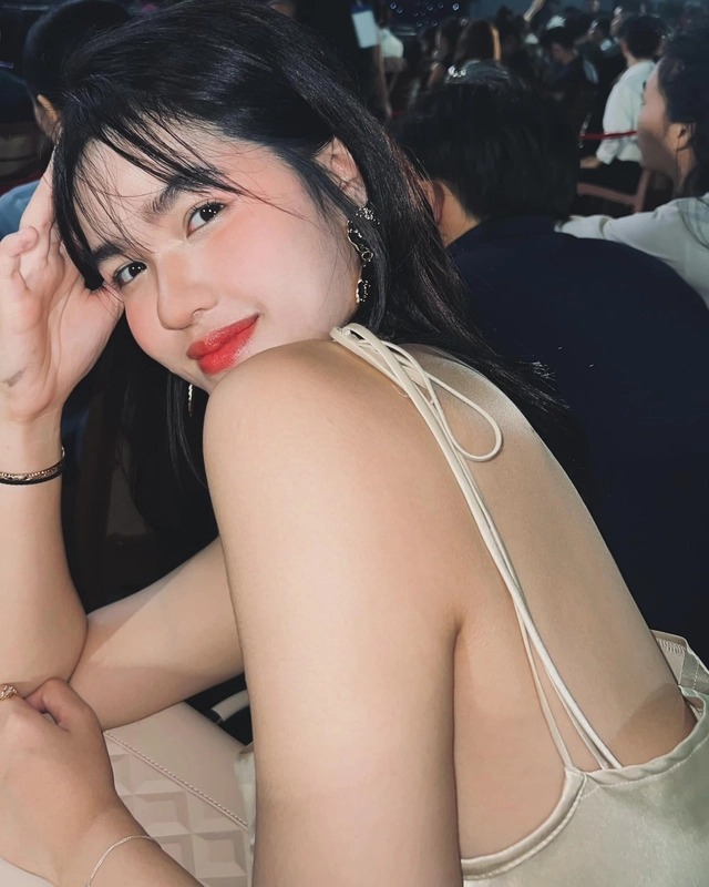 Cận cảnh nhan sắc nữ sinh năm 4, khiến kỹ sư IT lương cả tỷ đồng "đổ gục" - Ảnh 7. Cận cảnh nhan sắc nữ sinh năm 4, khiến kỹ sư IT lương cả tỷ đồng "đổ gục" - Ảnh 7.