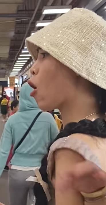 Tự khoe hình ảnh bản thân trước PTTM, lý do Thơ Nguyễn quyết tâm "dao kéo" là đây - Ảnh 2.