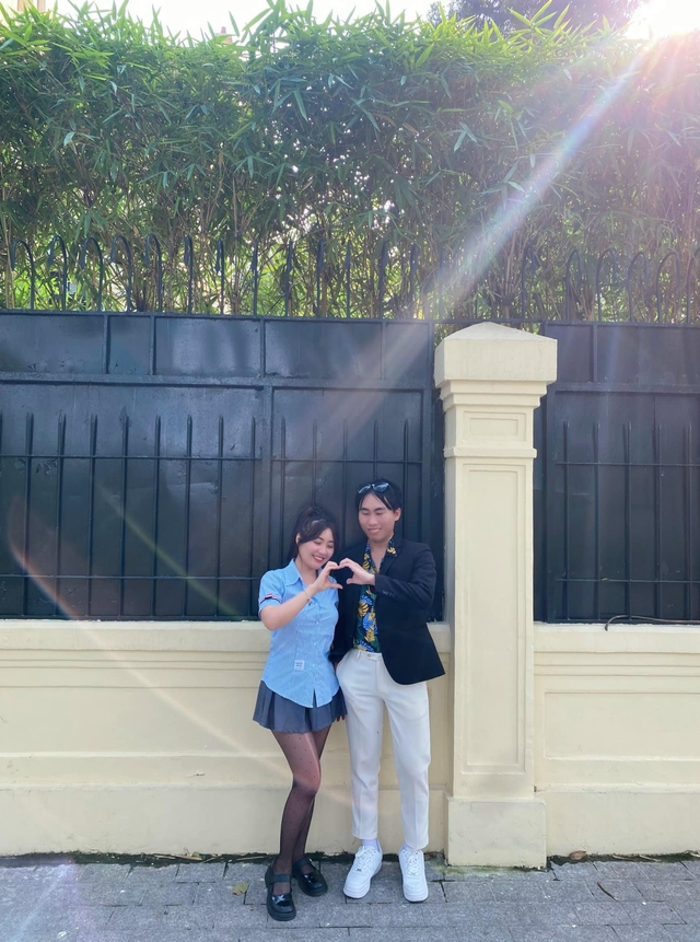 Diện kiến bạn gái "tổng tài gia trưởng", nhan sắc và body "khét lẹt" - Ảnh 2. Diện kiến bạn gái "tổng tài gia trưởng", nhan sắc và body "khét lẹt" - Ảnh 2.