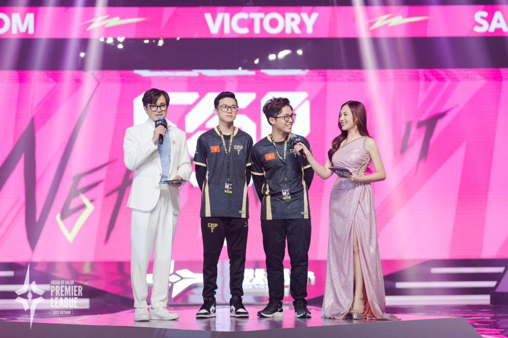 49 Ngắm nhìn bộ ảnh đẹp lung linh của nữ MC Phương Thảo trong APL 2022 49