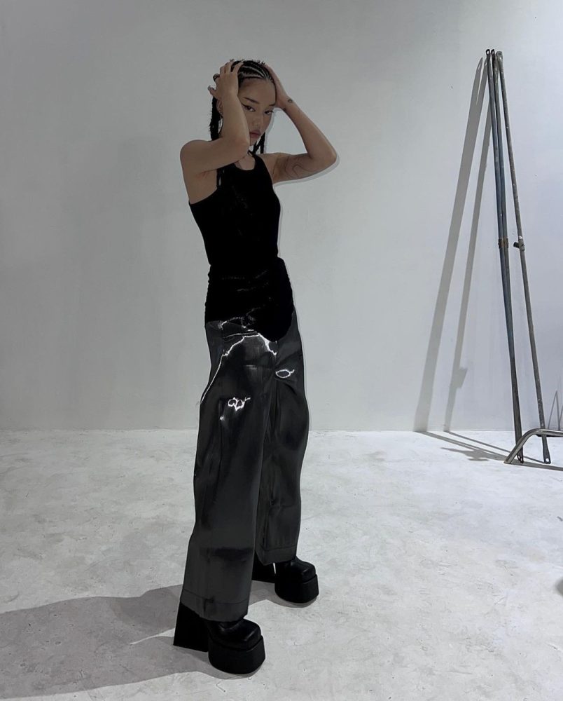 518-1 Bất ngờ Instagram gần 5 triệu follow của Linh Ngọc Đàm chỉ còn vài hình ảnh đen trắng 518 1