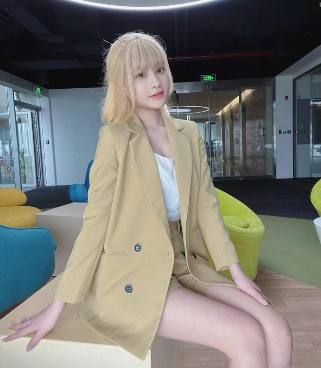 Lyly Sury đăng ảnh khoe mái tóc màu "ngói" khiến người hâm mộ phải đứng hình vì quá xinh đẹp 52 1 1