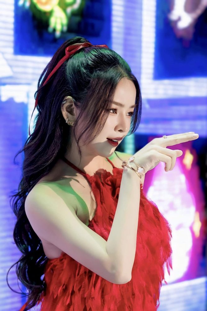 52 DJ Mie khoe dáng nuột, eo thon nhận được "cơn mưa" lời khen từ cộng đồng mạng 52