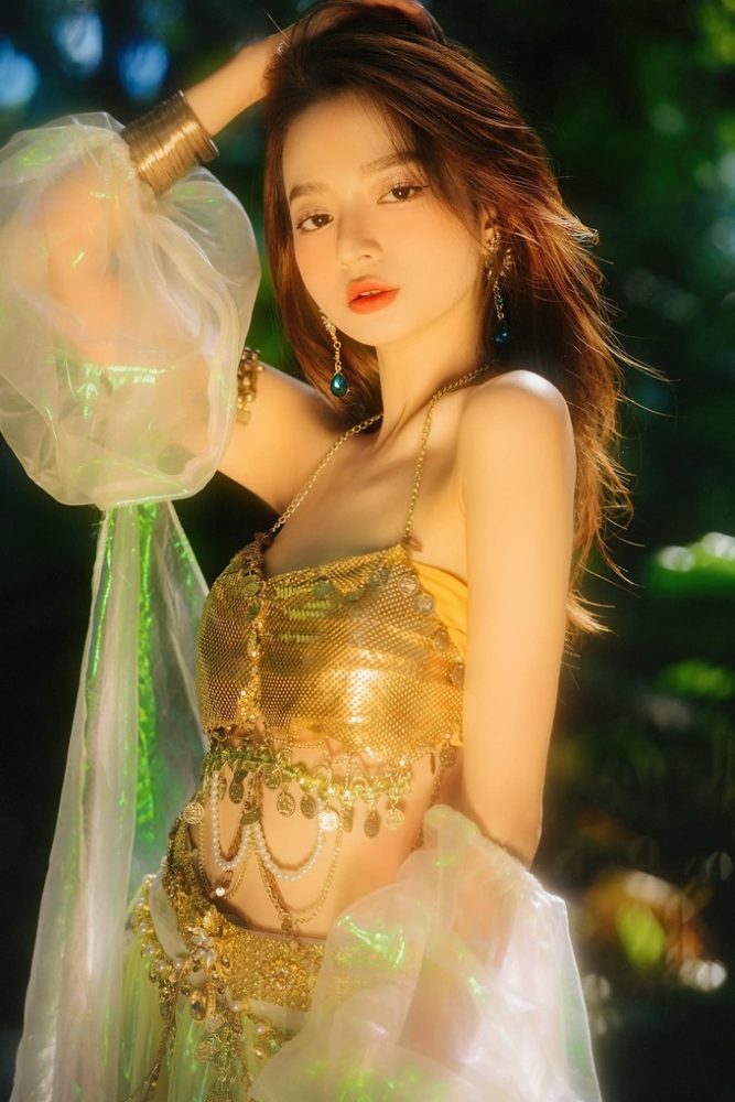 Chi Củ Cải thay đổi phong cách, từ nữ stremer nóng bỏng nay hóa thiếu nữ Ba Tư kiêu kỳ 522