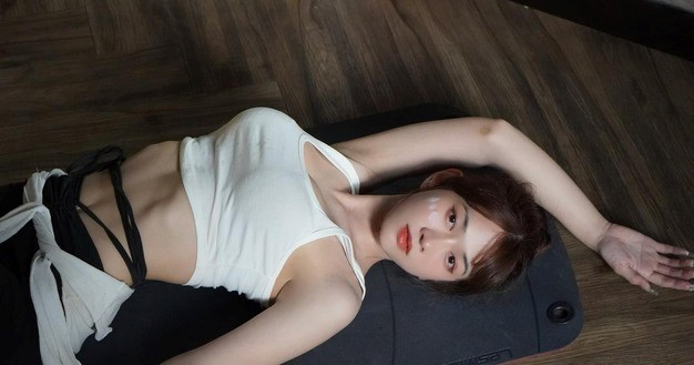 528 Lê Bống tung bộ ảnh ở phòng tập, vòng 1 căng tràn làm dân tình "bỏng mắt" 528