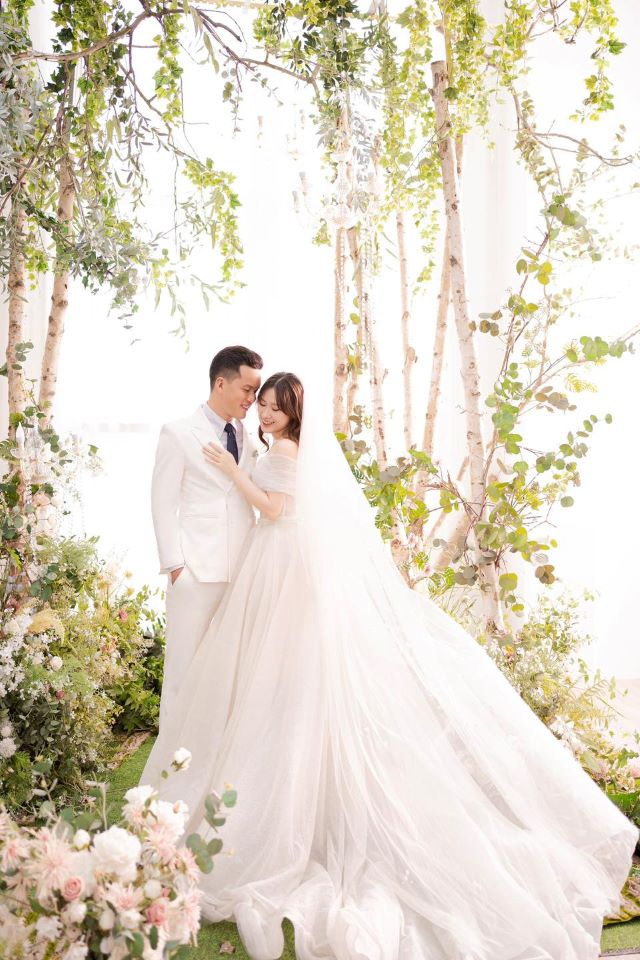 Streamer Bộ Bim tung loạt ảnh cưới ngọt ngào bên "bà xã" xinh đẹp, dân tình sôi nổi "xin vía" 532