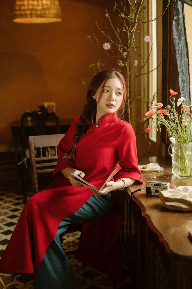 56-3 MC Phương Thảo cực xinh xắn, duyên dáng trong bộ áo dài rạng rỡ đón Tết 56 3