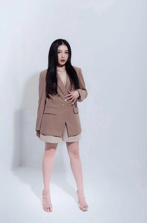 56 Ngắm nhìn hình ảnh cực xinh của MC Phương Thảo, "hâm nóng" Chung kết ĐTDV Mùa Xuân 2022 56