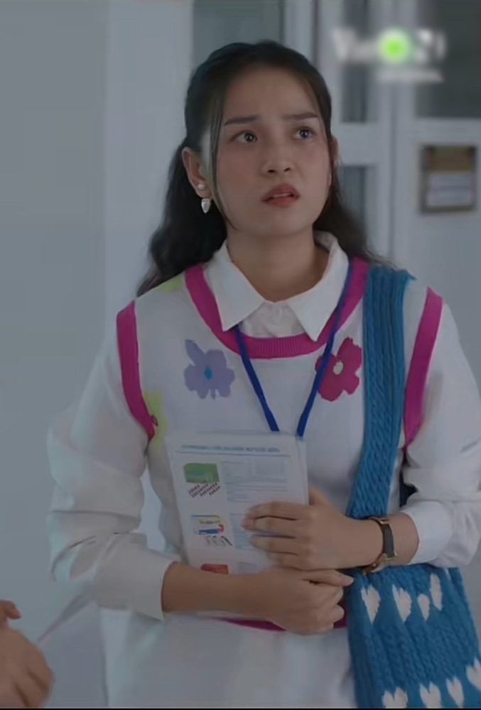 Mỹ nhân Việt bị chê tơi tả vì mặc đồ quá xấu, váy áo loè loẹt khiến netizen Mỹ nhân Việt bị chê tơi tả vì mặc đồ quá xấu, váy áo loè loẹt khiến netizen