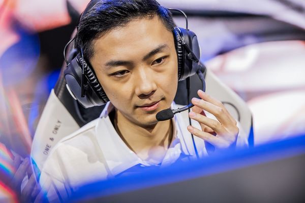 Từng phải quảng cáo cho tiệm nét để được chơi game miễn phí, chàng trai vươn lên kiếm hàng triệu đô - Ảnh 3. Từng phải quảng cáo cho tiệm nét để được chơi game miễn phí, chàng trai vươn lên kiếm hàng triệu đô - Ảnh 3.