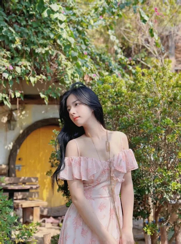 61-3 "Yena đời thực" với nhan sắc ngọt ngào khiến fan hâm mộ than: "Chúng tôi thả tim mỏi tay quá" 61 3
