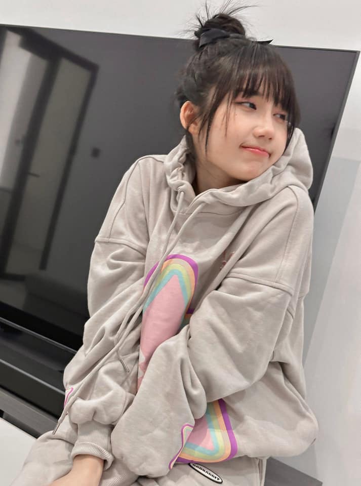 Mina Young với nụ cười hút hồn và thần thái xinh đẹp làm "điên đảo" cộng đồng mạng 610