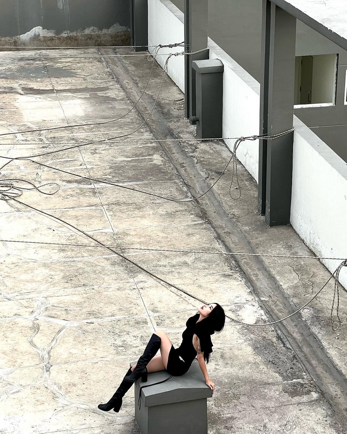 612 Linh Ngọc Đàm không còn hở mà ngày càng ra dáng fashionista với phong cách "dị" 612