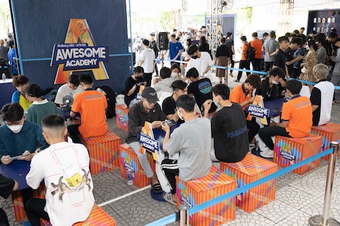 Trải nghiệm làm HLV Esports của cặp song sinh Huy Gà và Hiếu Mèo tại Awesome Academy - Ảnh 1. Trải nghiệm làm HLV Esports của cặp song sinh Huy Gà và Hiếu Mèo tại Awesome Academy - Ảnh 1.