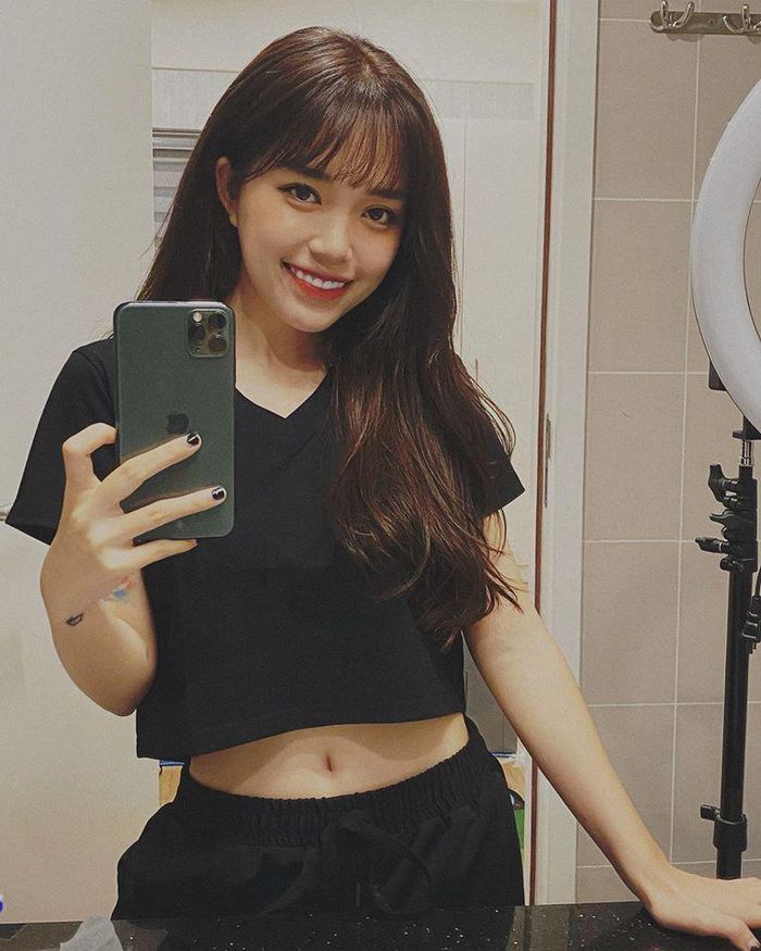 Nữ streamer hot nhất Việt Nam hé lộ tình trạng mối quan hệ với nhóm bạn thân đình đám, có cả Độ Mixi - Ảnh 3. Nữ streamer hot nhất Việt Nam hé lộ tình trạng mối quan hệ với nhóm bạn thân đình đám, có cả Độ Mixi - Ảnh 3.