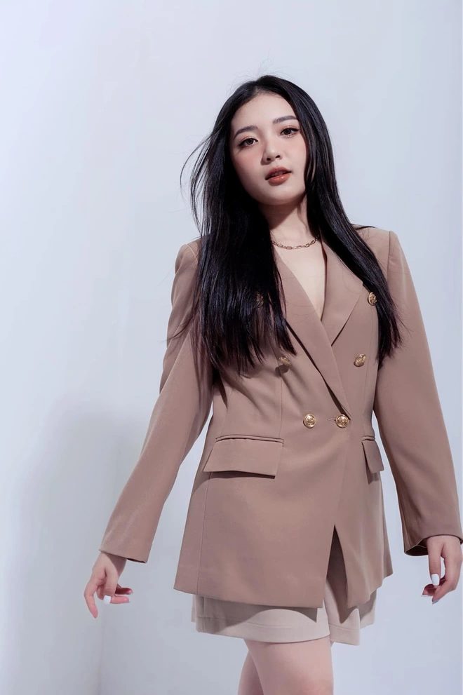 Chiều cao "3 mét bẻ đôi" nhưng MC Phương Thảo vẫn được khen ngợi bởi tỷ lệ cơ thể đẹp như tạc 77 1