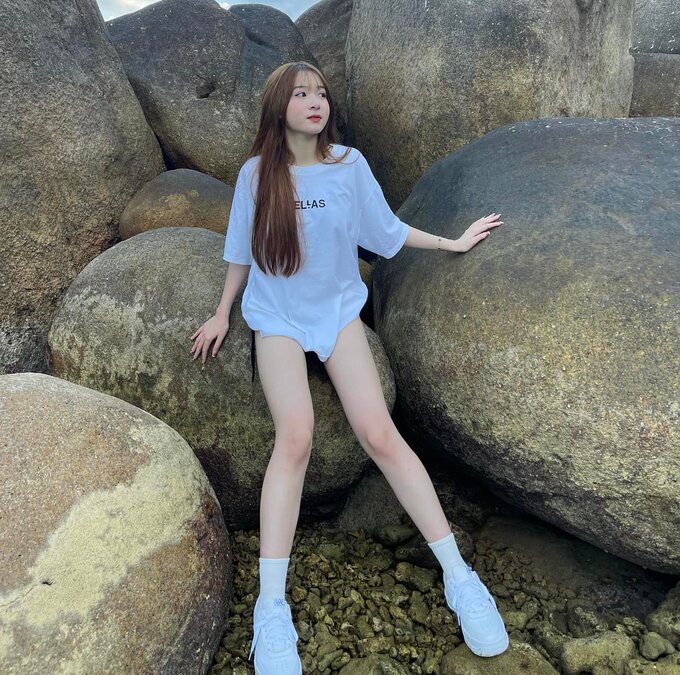 Bạn gái ADC bị fan đòi hủy follow với clip hờ hững che khăn tắm nhún nhảy: Khoảnh khắc đầy hớ hênh 78