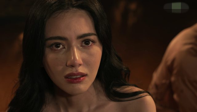 Phim 18+ Nữ Hoàng Ayodhaya: Quốc bảo nhan sắc có bầu lần 2 gây sốc nặng- Ảnh 4. Phim 18+ Nữ Hoàng Ayodhaya: Quốc bảo nhan sắc có bầu lần 2 gây sốc nặng- Ảnh 4.