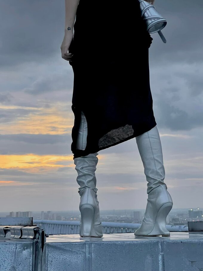 82-2 Linh Ngọc Đàm không còn hở mà ngày càng ra dáng fashionista với phong cách "dị" 82 2