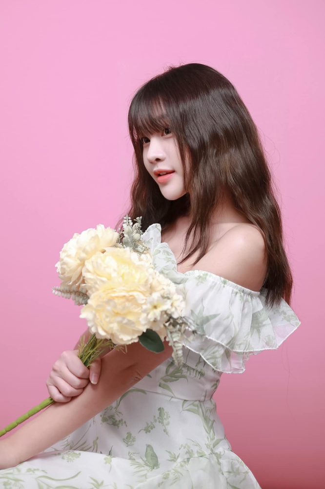 a1-6 Lyly Sury hoá thiên thần trong bộ váy đen làm game thủ "đứng ngồi không yên" a1 6