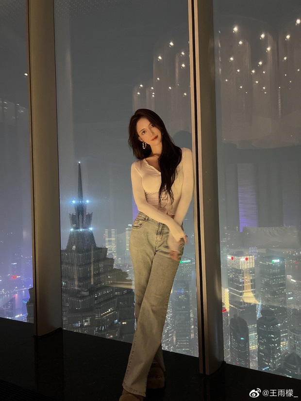 a12-2 Bị fan cứng dọa dẫm "quay xe" nhưng nữ streamer vẫn bình tĩnh xử lý a12 2