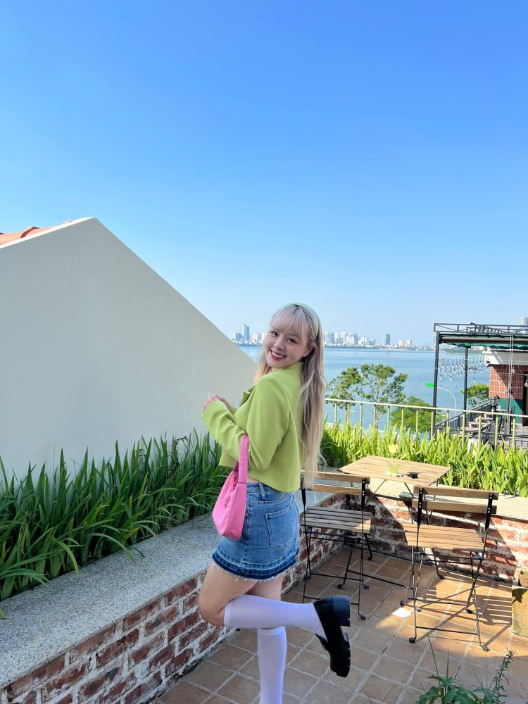 a15-2 MC Thảo Trang diện váy trắng cực xinh khiến các fan cứ xuýt xoa mãi không thôi a15 2