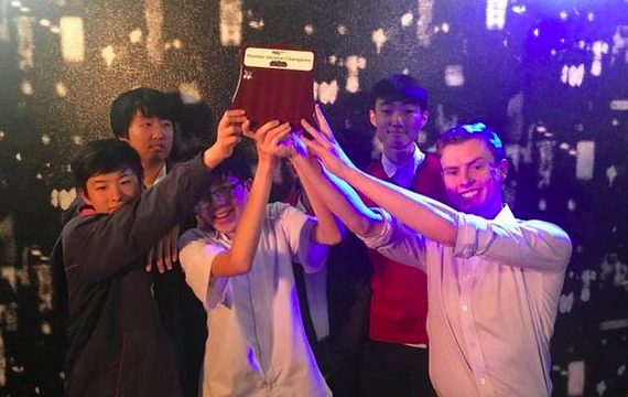 Những địa điểm thi đấu khó đỡ của game thủ, có người còn 'chiến' ngay trên giường bệnh - Ảnh 3. Chú thích ảnh