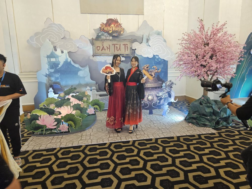 Các nữ cosplayer xinh đẹp khuấy động không khí