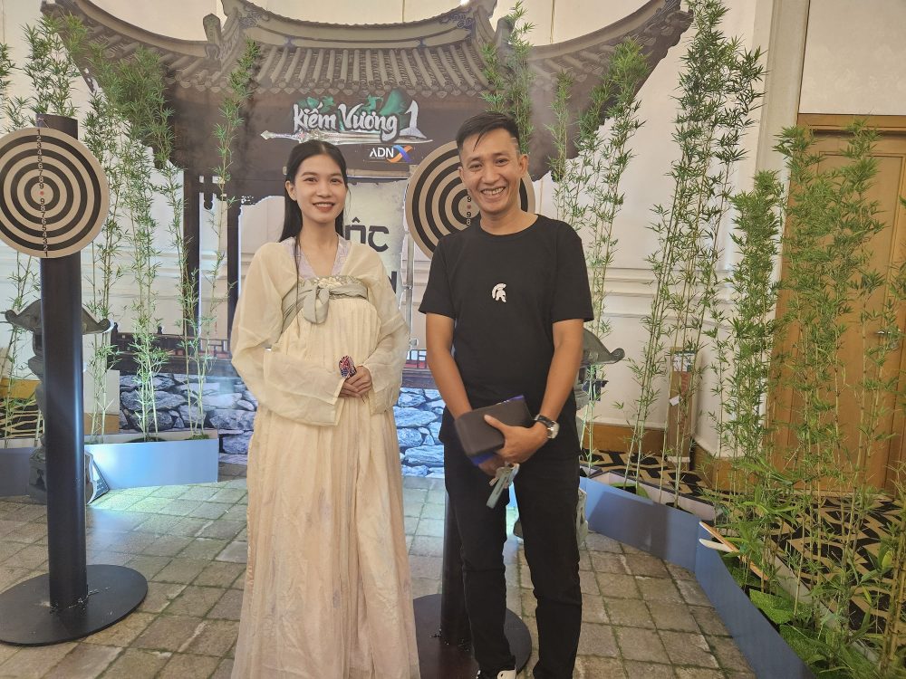 Nam game thủ Thế Hoài - người đầu tiên sở hữu trang bị Vô Song của Kiếm Vương 1 ADNX Mobile