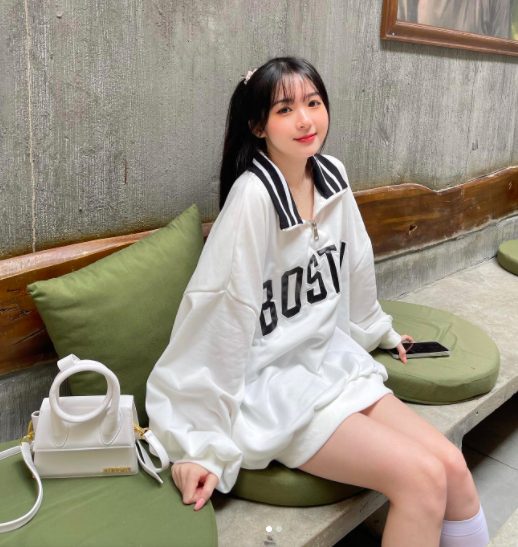 Vắng bóng trên mạng xã hội, bạn gái ADC stress suốt quãng thời gian dài? - Ảnh 1. Vắng bóng trên mạng xã hội, bạn gái ADC stress suốt quãng thời gian dài? - Ảnh 1.