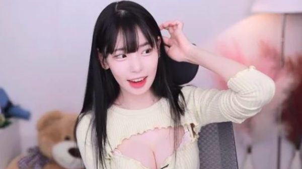 Bị quấy rối sau tin đồn hẹn hò với đồng nghiệp, nữ streamer quyết định "hành xử" vì "có tiếng mà không có miếng" 30 Bị quấy rối sau tin đồn hẹn hò với đồng nghiệp, nữ streamer quyết định "hành xử" vì "có tiếng mà không có miếng" anh chup man hinh 2022 02 22 luc 144255 1645515807696442027875png