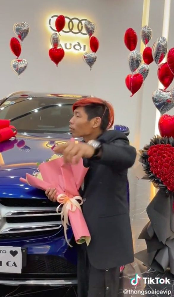 Dân mạng xôn xao chuyện Thông soái ca đổi đời sau một tháng chơi “tóp tóp", tậu xế khủng tiền tỷ anh chup man hinh 2022 02 24 luc 161823 16456956278592092989844