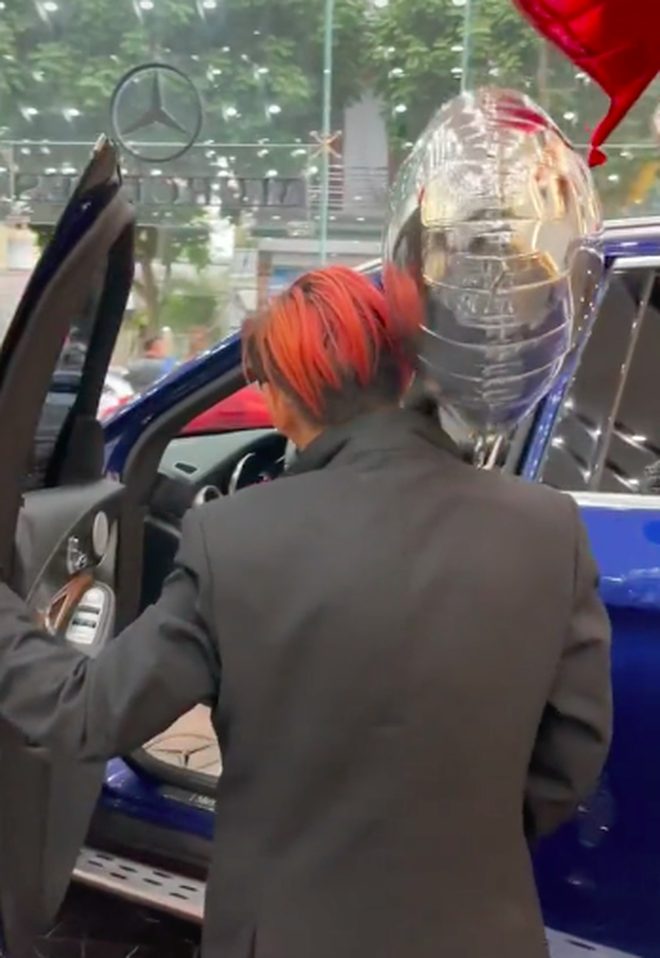 Dân mạng xôn xao chuyện Thông soái ca đổi đời sau một tháng chơi “tóp tóp", tậu xế khủng tiền tỷ anh chup man hinh 2022 02 24 luc 161831 16456956279242058735237