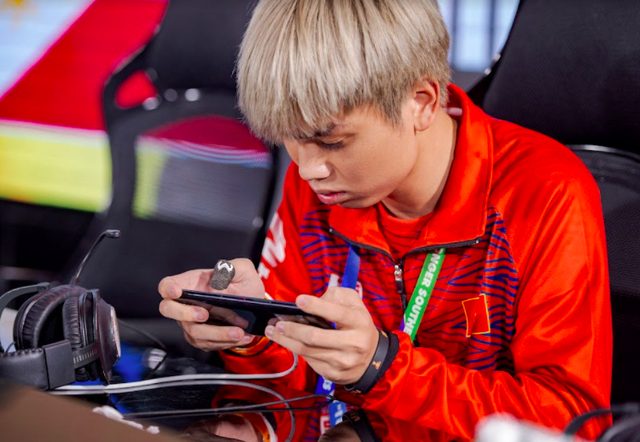 Hai đại diện Free Fire Việt Nam quyết tâm thay đổi thứ hạng sau ngày thi đấu đầu tiên, fan tích cực truyền nhiệt! - Ảnh 2. Hai đại diện Free Fire Việt Nam quyết tâm thay đổi thứ hạng sau ngày thi đấu đầu tiên, fan tích cực truyền nhiệt! - Ảnh 2.