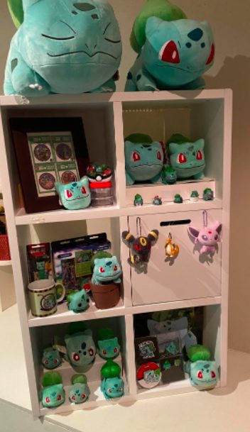 Người hâm mộ Pokémon khoe bộ sưu tập Bulbasaur, có vật phẩm được đánh giá hiếm - Ảnh 2. Người hâm mộ Pokémon khoe bộ sưu tập Bulbasaur, có vật phẩm được đánh giá hiếm - Ảnh 2.
