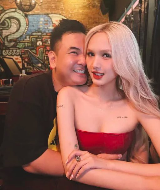 Xoài Non bật mí cách ông xã giữ chỗ cho vợ trên bàn tiệc, fan xuýt xoa vì quá đáng yêu - Ảnh 1. Xoài Non bật mí cách ông xã giữ chỗ cho vợ trên bàn tiệc, fan xuýt xoa vì quá đáng yêu - Ảnh 1.