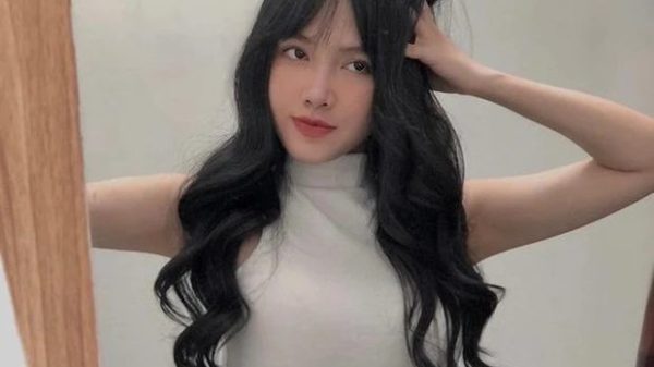 Chân dung cô bạn gái 2k xinh như hot girl của tiền đạo Nhâm Mạnh Dũng anjpg