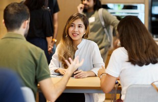 Khai trương Trung tâm Nhà phát triển Apple đầu tiên ở Đông Nam Á apple developer center singapore developers talkingbigjpglarge 1709703283505 17097032836551809919430 24 0 637 980 crop 17097033750891455261176jpg