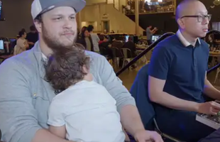 Vừa thi đấu vừa bế con, thần thái của bố bỉm sữa game thủ gây chú ý, "phụ nữ rất yêu"! avatar1694598526335 16945985267091067851907 0 3 315 507 crop 1694598597626186198946png