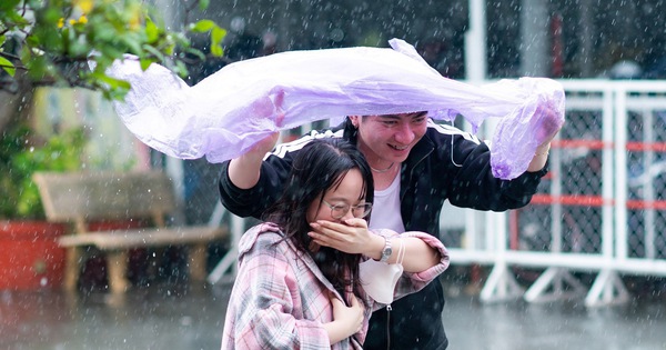 Khán giả Liên Quân đội mưa đi cổ vũ Chung kết Đấu Trường Danh Vọng mùa Đông 2024 avatar1730008990521 17300089919751313520248 0 0 1047 1999 crop 17300090061831235994761jpg