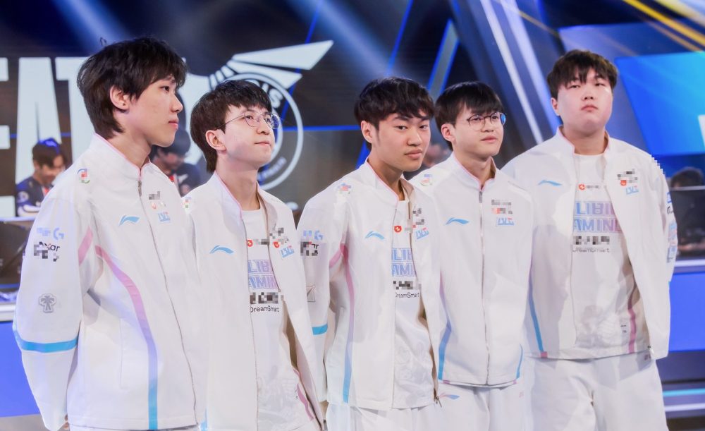 BLG bị khán giả nhà chỉ trích vì hai cái tên đang có màn trình diễn BLG bị khán giả nhà chỉ trích vì hai cái tên đang có màn trình diễn