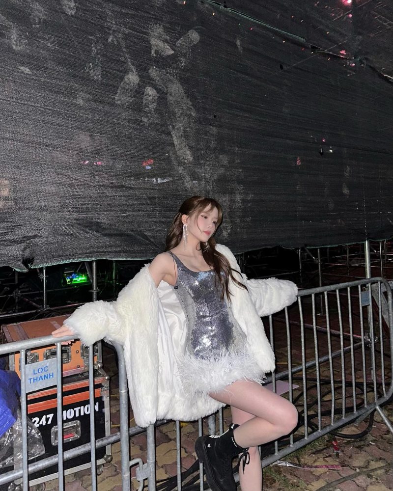 Thiều Bảo Trâm khoe ảnh với phong cách cực kỳ sexy, cá tính khiến dân mạng "trầm trồ" c2 2