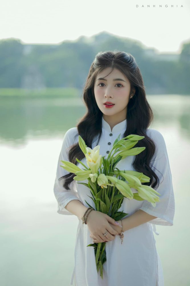 c3 Quỳnh Alee đăng ảnh cực xinh xắn, duyên dáng trong bộ áo dài truyền thống c3