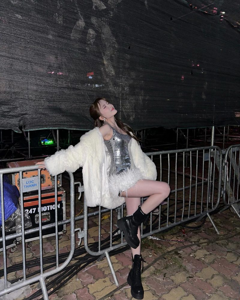 Thiều Bảo Trâm khoe ảnh với phong cách cực kỳ sexy, cá tính khiến dân mạng "trầm trồ" c5 2