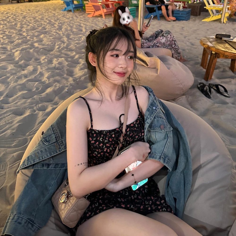 Kim Chung Phan khoe dáng nuột, eo thon khiến cộng đồng mạng hết lời khen ngợi c6b011 1