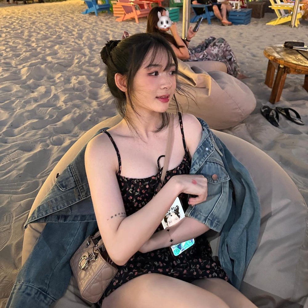 Kim Chung Phan khoe dáng nuột, eo thon khiến cộng đồng mạng hết lời khen ngợi c6b021 1