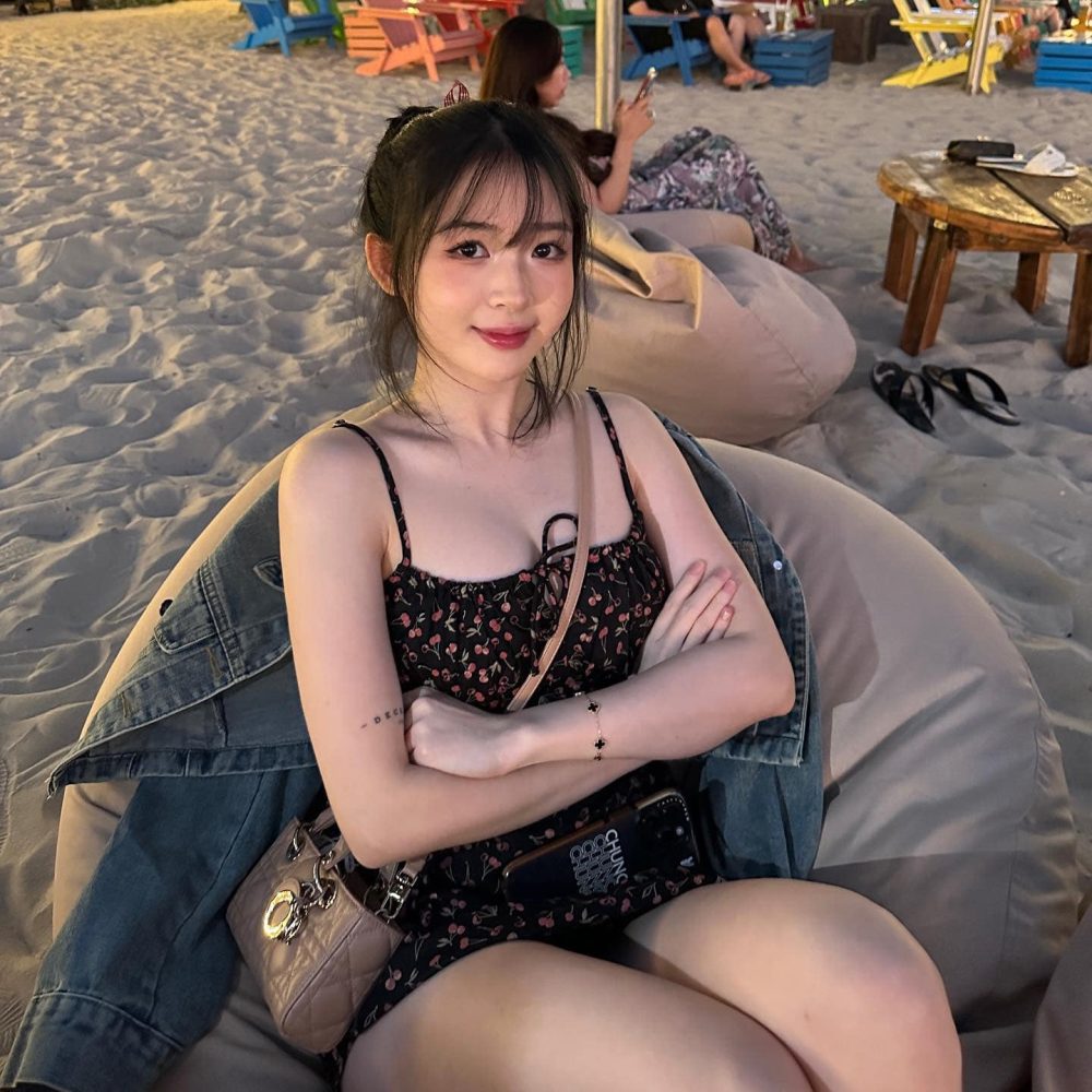 Kim Chung Phan khoe dáng nuột, eo thon khiến cộng đồng mạng hết lời khen ngợi c6b031 1