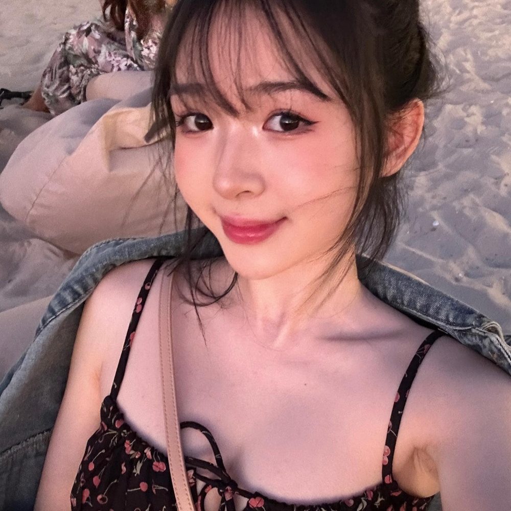 Kim Chung Phan khoe dáng nuột, eo thon khiến cộng đồng mạng hết lời khen ngợi c6b041