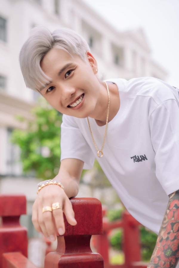 Kênh TikTok hơn 9 triệu follow, Đạt Villa "nhận vơ" danh xưng mỹ miều, bị dân tình cười chê - Ảnh 1.