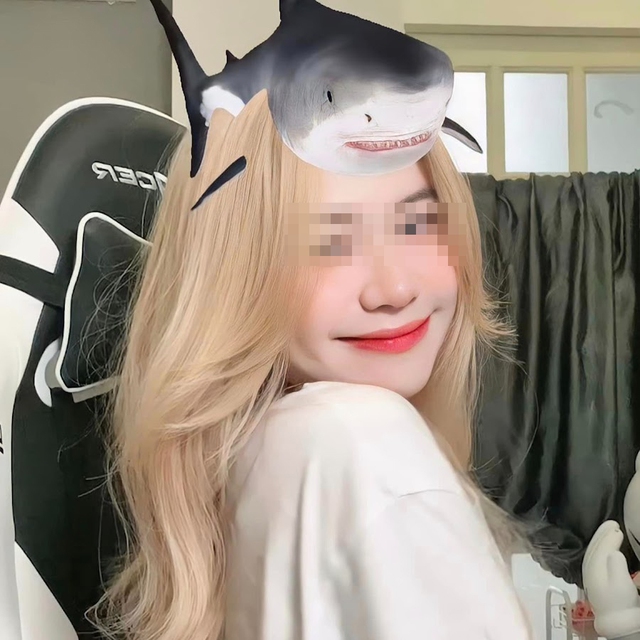 Một nữ streamer bị cộng đồng "réo tên", nghi vấn mượn danh "ông lớn" để quảng cáo cho "game công nghiệp" - Ảnh 2. Một nữ streamer bị cộng đồng "réo tên", nghi vấn mượn danh "ông lớn" để quảng cáo cho "game công nghiệp" - Ảnh 2.